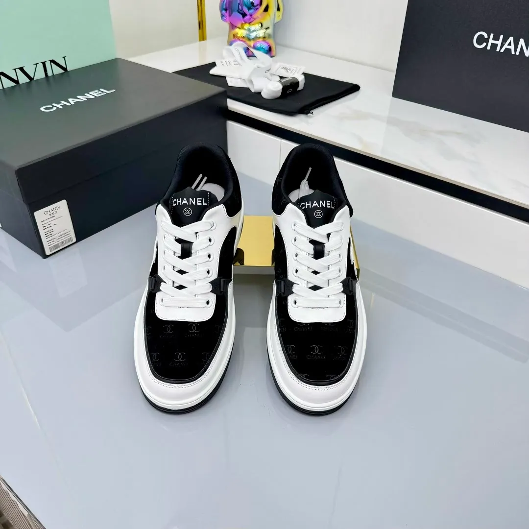 👟👟Ex-factory price 620👟👟High quality! ! ! CHANEL Chanel 25A latest thick-soled casual sports shoes. The counter is synchronized. The counter is very popular. It is a shoe that is very difficult to buy. The most popular thick-soled casual shoes on the Internet. As you can imagine, the most popular thick-soled casual shoes can not be missed. It has both good looks and comfort. Simple and versatile. The thick sole increases the height and is super versatile. Whoever wears it will look better. Upper: cowhide stitching. Lining: breathable mesh. Outsole: TPU original outsole. Size: 35-41 👉